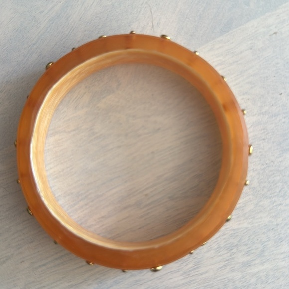 Frosted textured gold bangle bracelet. Gold studs Glossy white/gold swirl lining - Picture 2 of 4